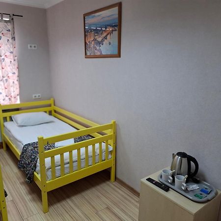 Guest House "Vladimirskaya 42" Kiev Luaran gambar