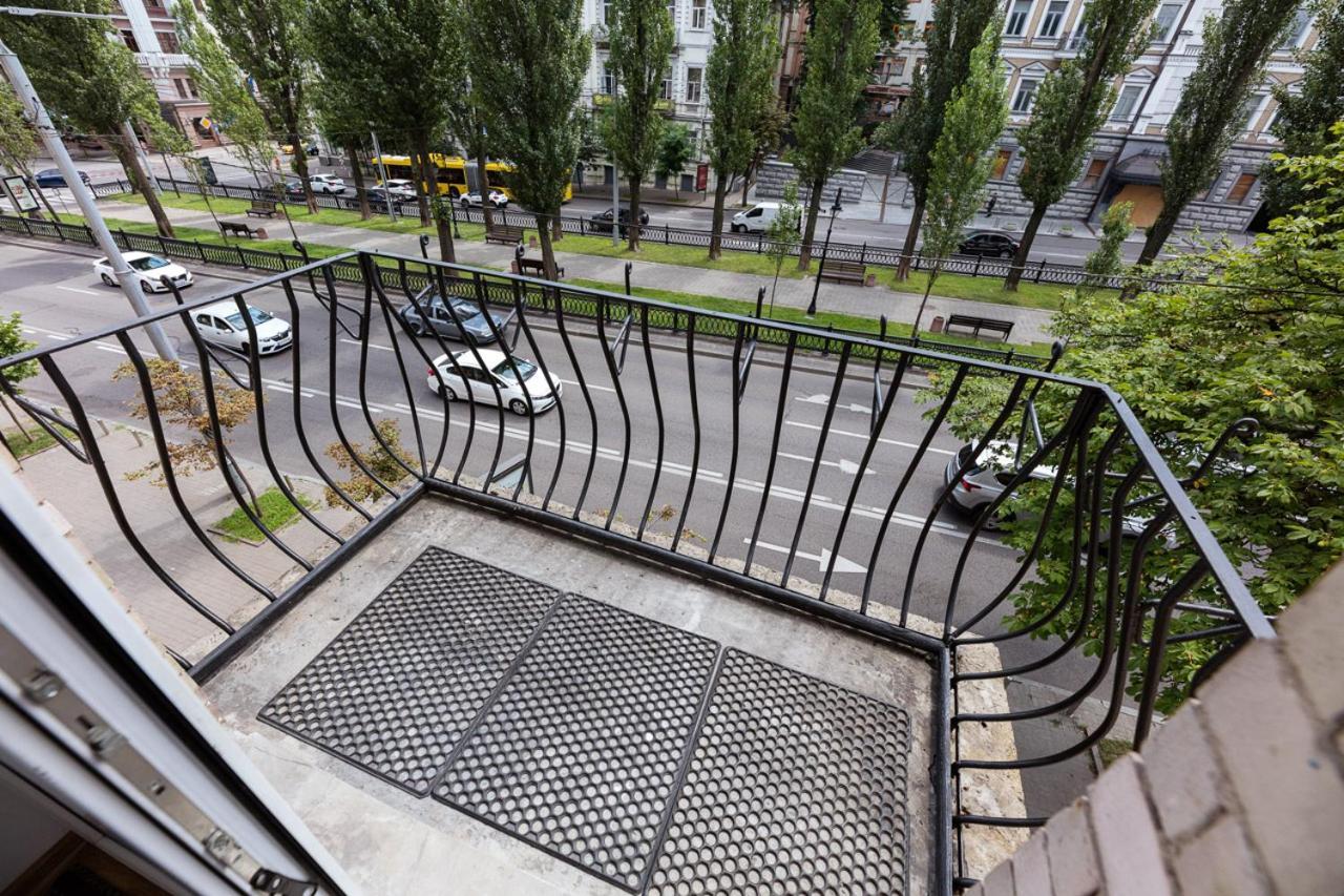 Guest House "Vladimirskaya 42" Kiev Luaran gambar