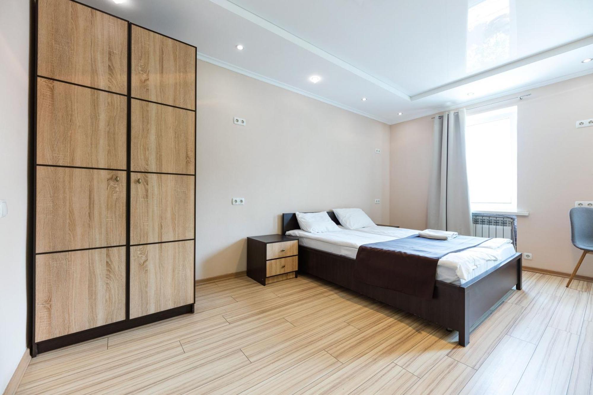 Guest House "Vladimirskaya 42" Kiev Luaran gambar
