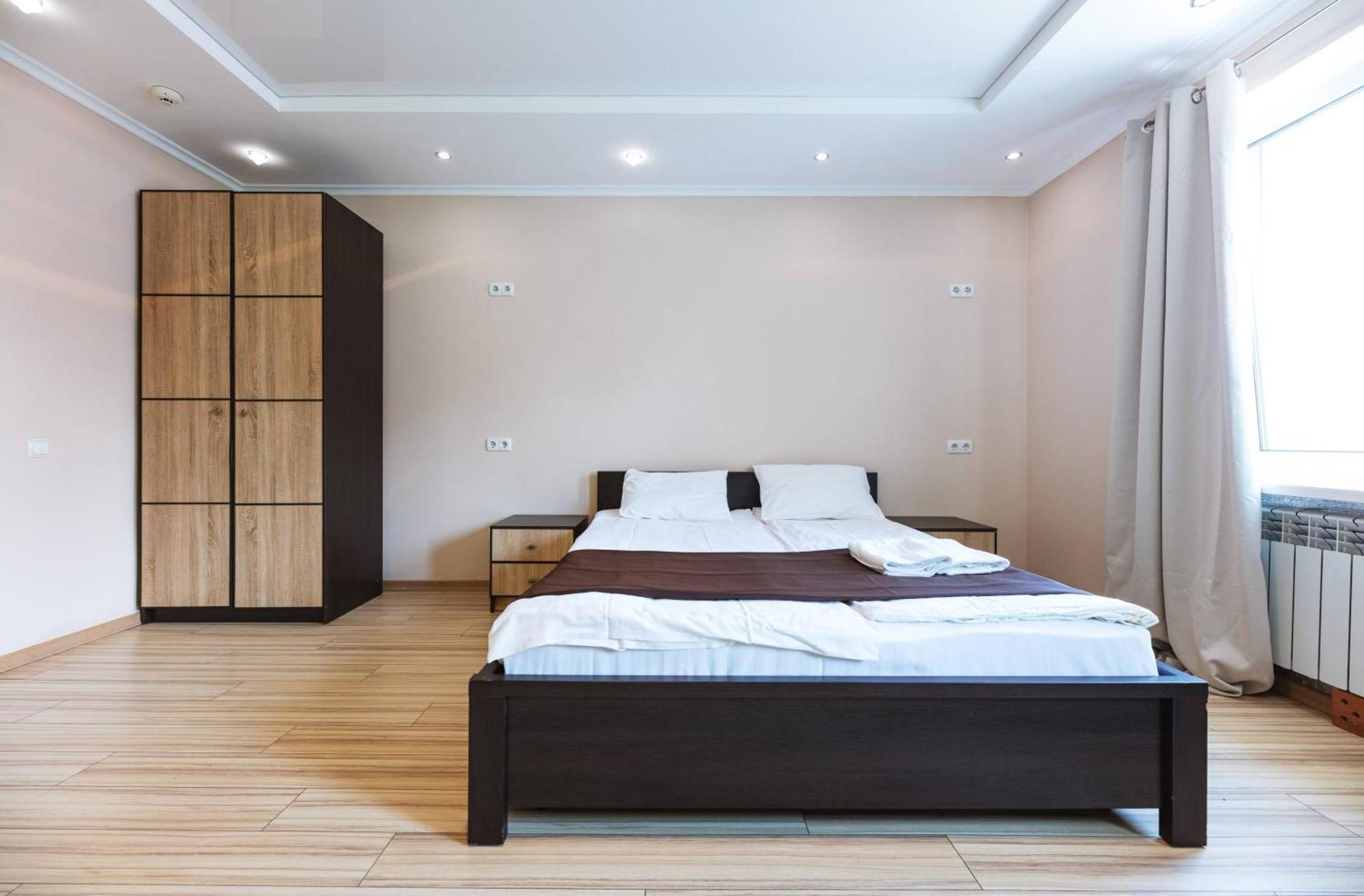 Guest House "Vladimirskaya 42" Kiev Luaran gambar