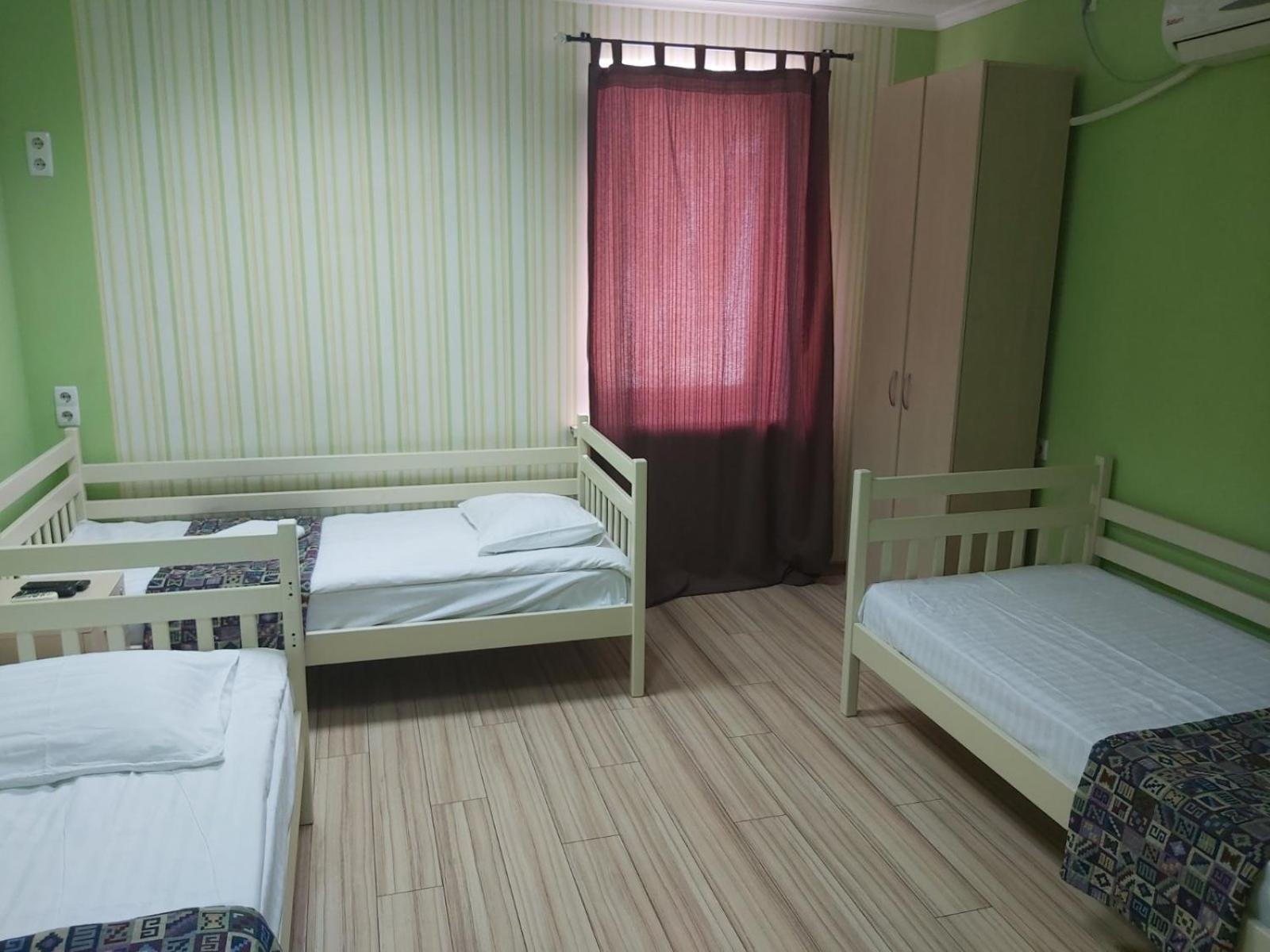 Guest House "Vladimirskaya 42" Kiev Luaran gambar
