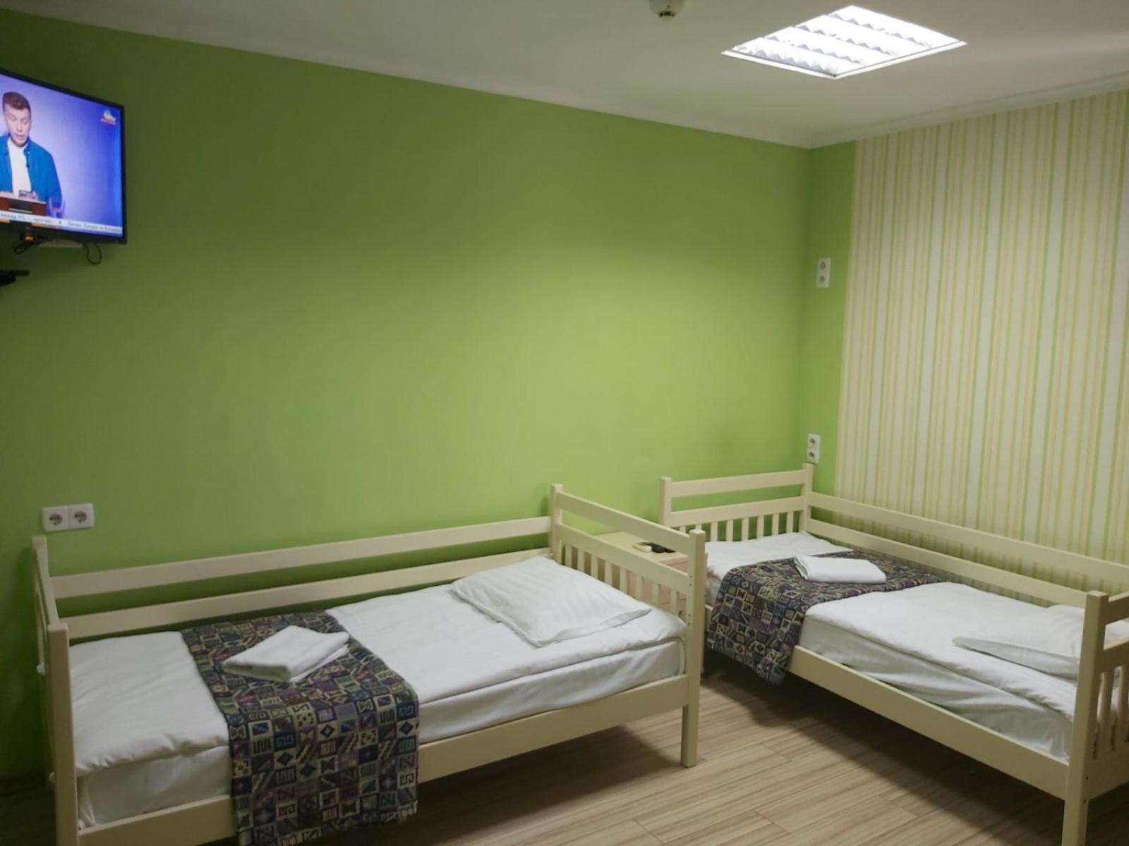 Guest House "Vladimirskaya 42" Kiev Luaran gambar