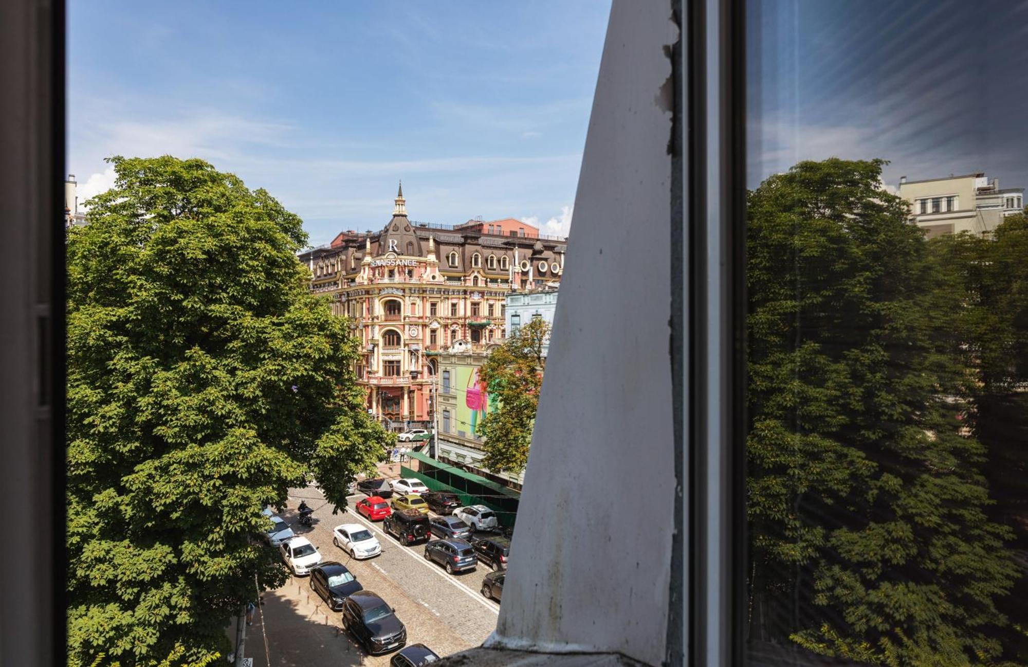 Guest House "Vladimirskaya 42" Kiev Luaran gambar