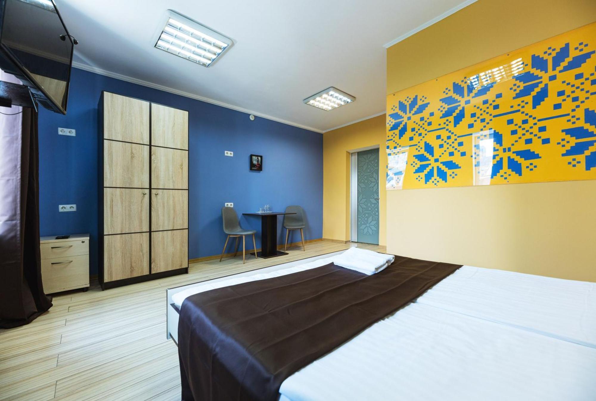 Guest House "Vladimirskaya 42" Kiev Luaran gambar