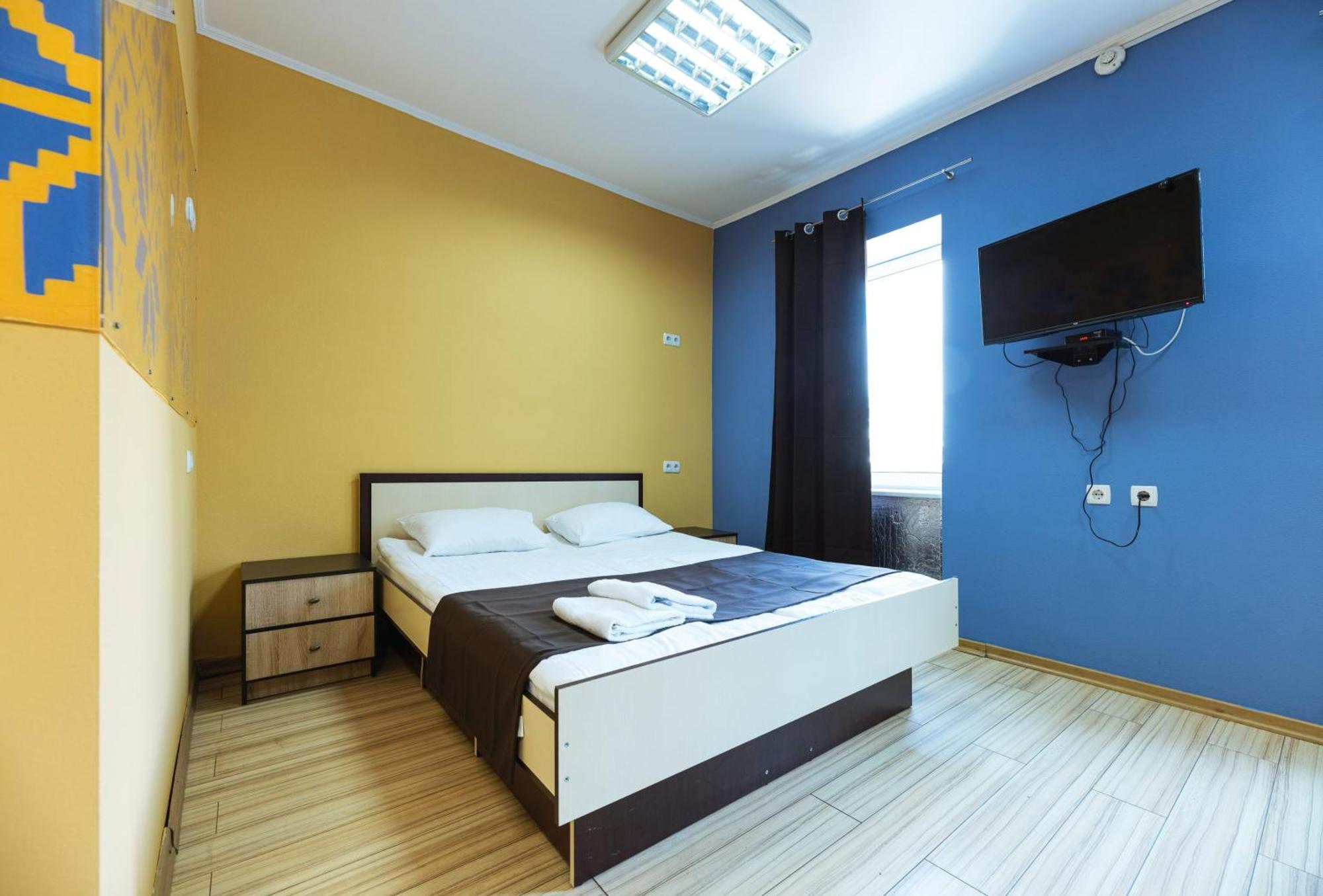 Guest House "Vladimirskaya 42" Kiev Luaran gambar