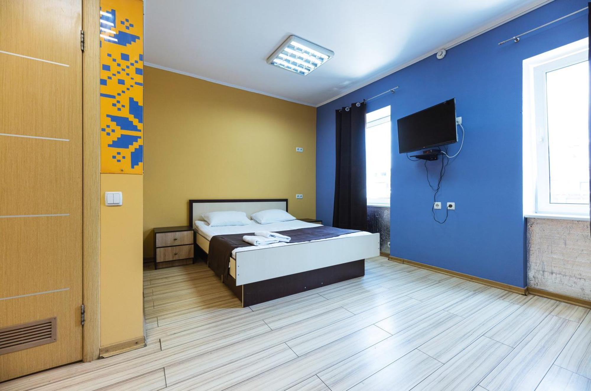 Guest House "Vladimirskaya 42" Kiev Luaran gambar