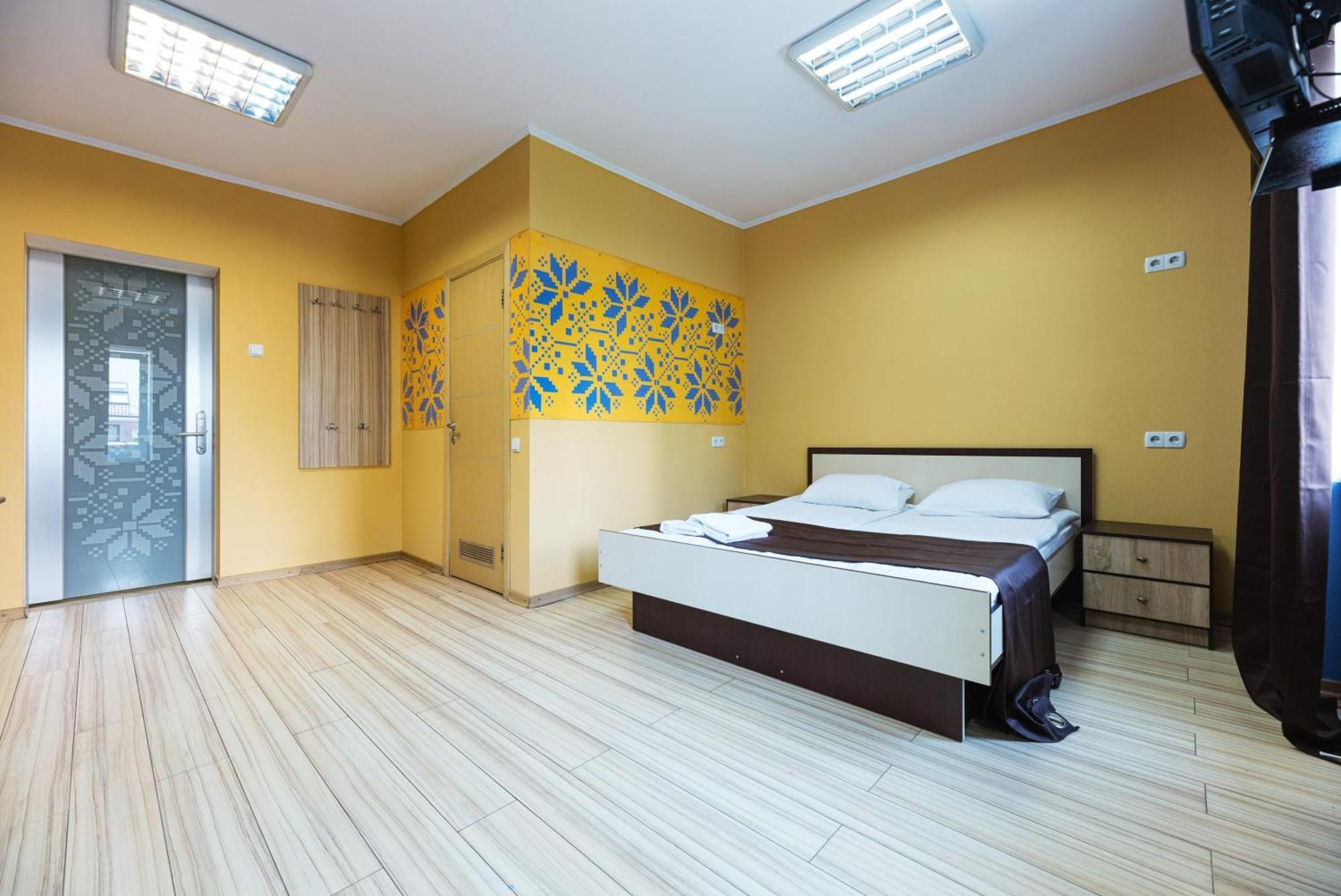 Guest House "Vladimirskaya 42" Kiev Luaran gambar