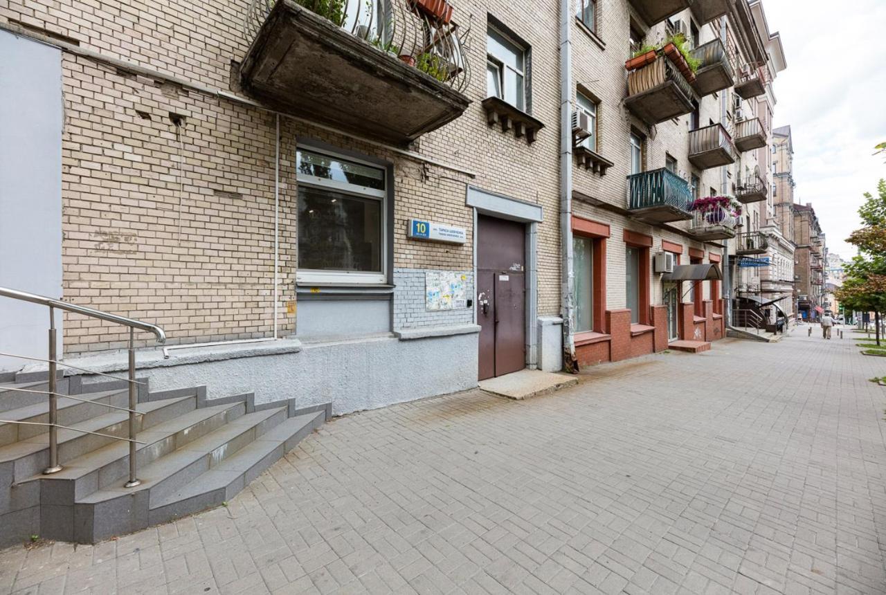 Guest House "Vladimirskaya 42" Kiev Luaran gambar