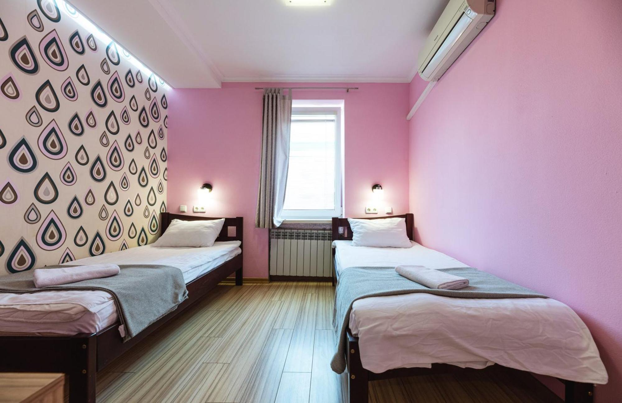 Guest House "Vladimirskaya 42" Kiev Luaran gambar