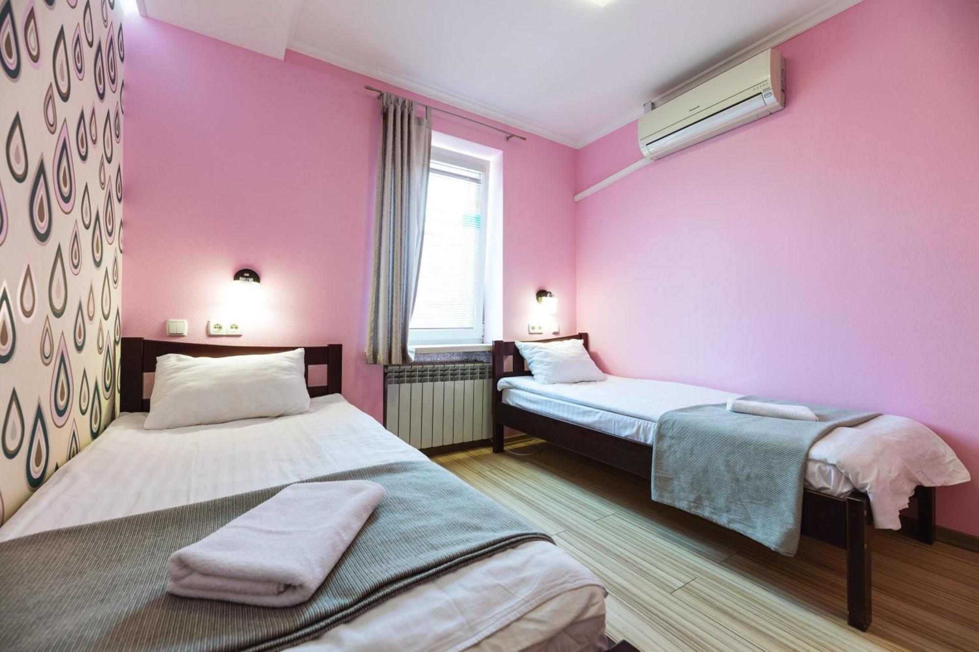 Guest House "Vladimirskaya 42" Kiev Luaran gambar