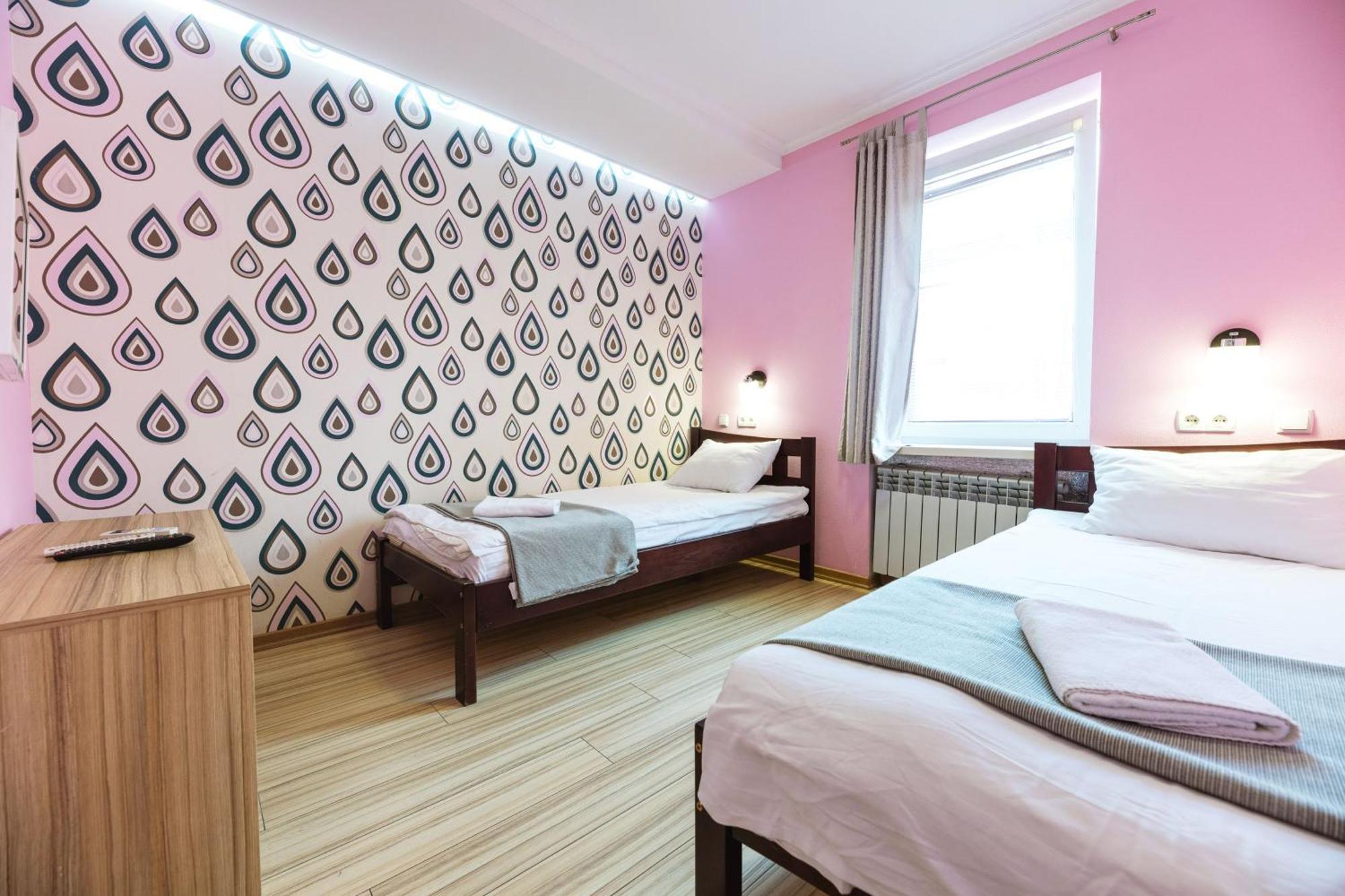 Guest House "Vladimirskaya 42" Kiev Luaran gambar