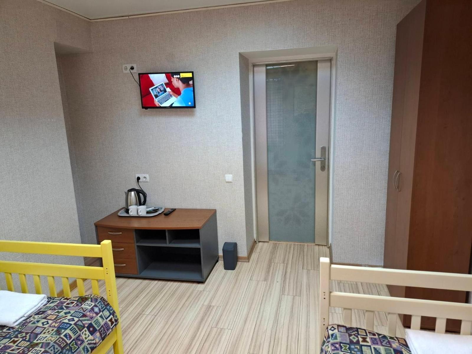 Guest House "Vladimirskaya 42" Kiev Luaran gambar