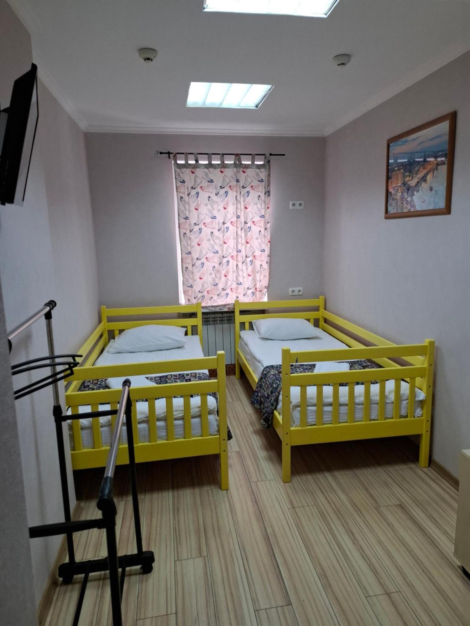 Guest House "Vladimirskaya 42" Kiev Luaran gambar