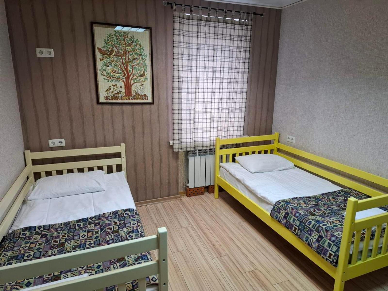 Guest House "Vladimirskaya 42" Kiev Luaran gambar