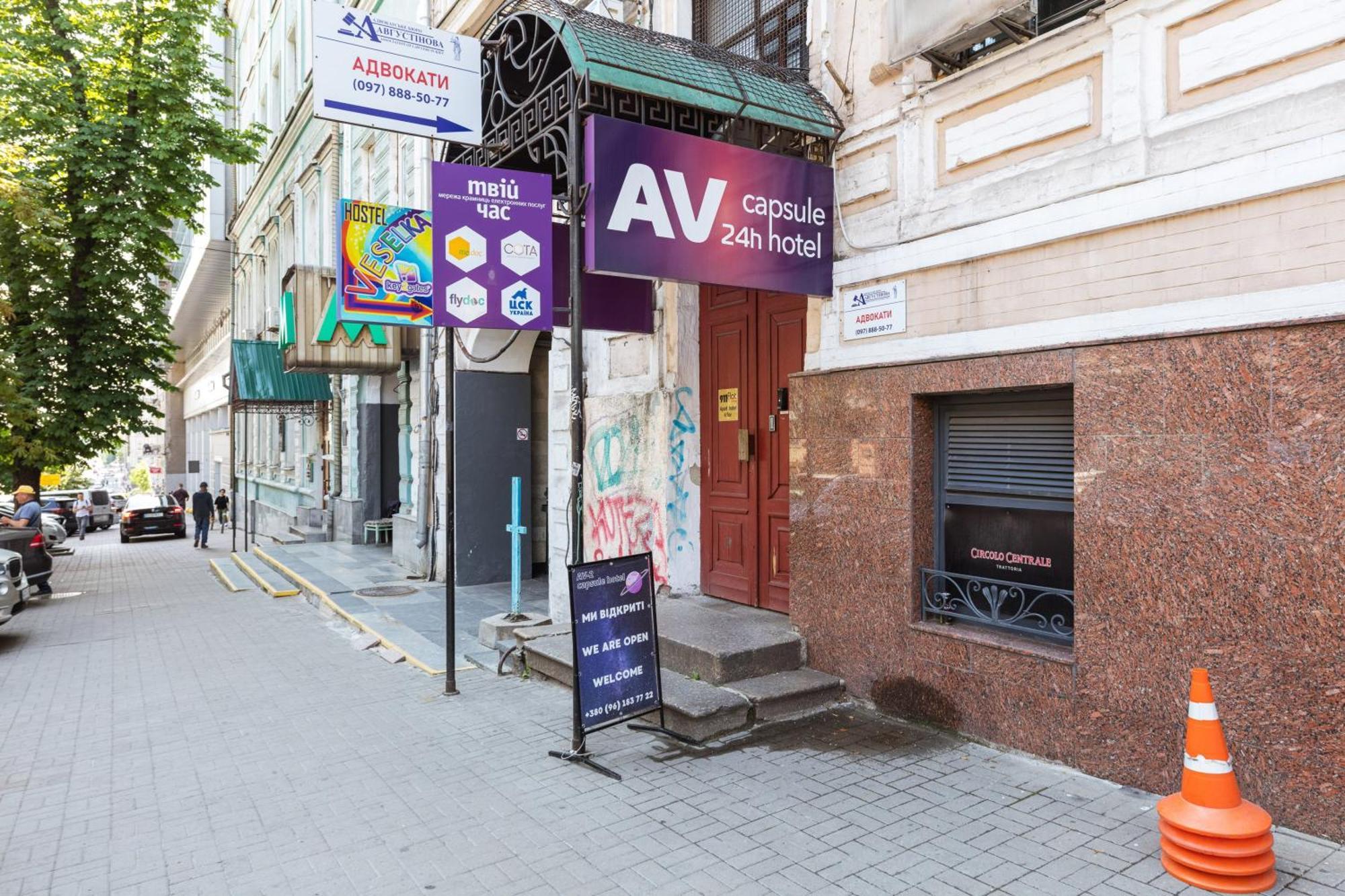 Guest House "Vladimirskaya 42" Kiev Luaran gambar